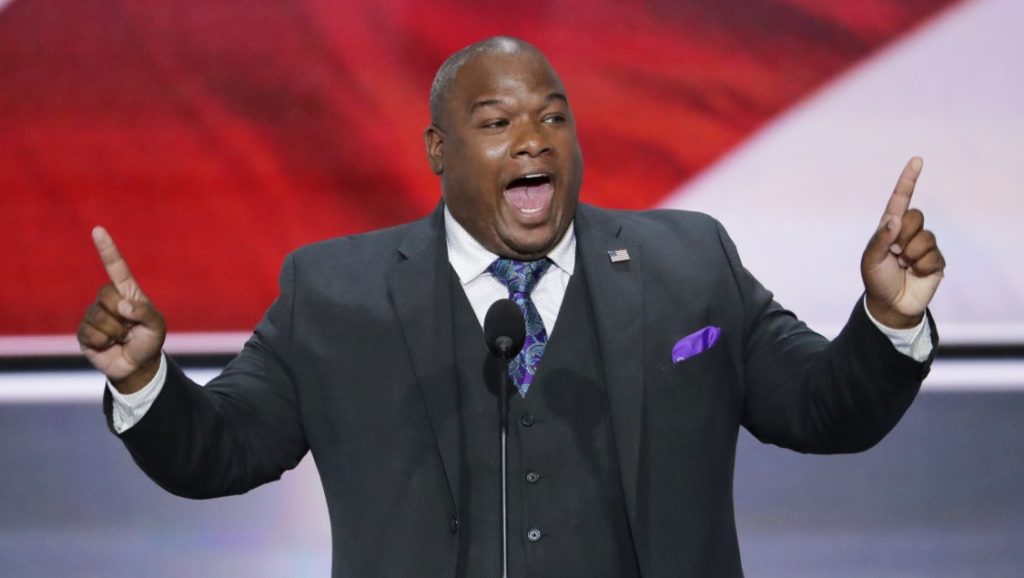 South Carolina pastor Rev. Mark Burns. The top coon Trump tapped to pull the wool over the unsuspecting eyes of gullible black congregants..